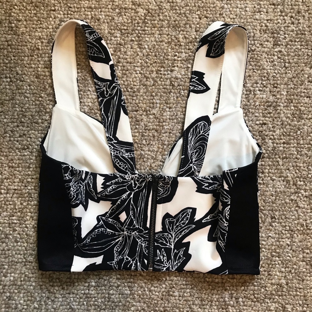 Express Crop Top - Picture 2 of 2